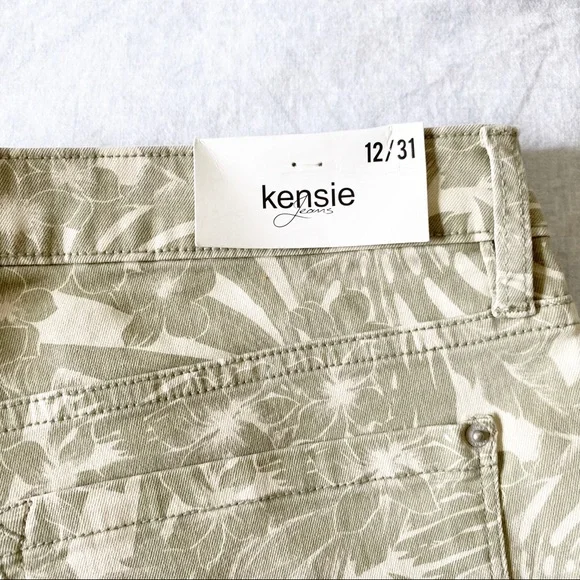 KENSIE Jean Shorts Light Sage Green Safari 12/31 NEW NWT - Picture 3 of 10